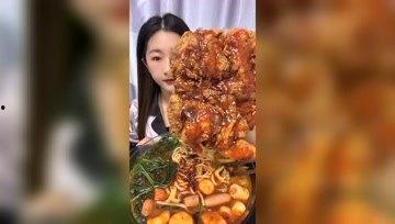 娱乐吃瓜酱青岛,吃瓜文化新潮流的街头演绎