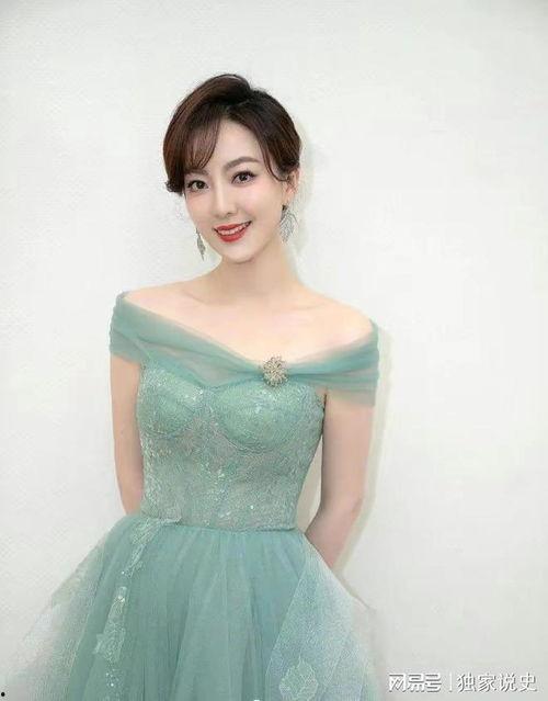 女大学生娱乐圈吃瓜,揭秘校园里的明星八卦风云